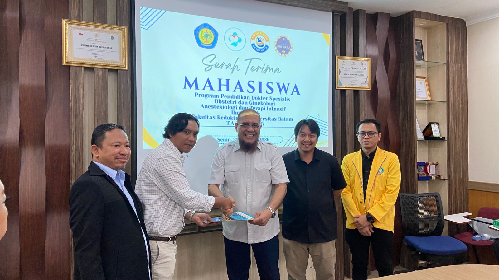 Serah terima mahasiswa program Pendidikan dokter spesialis Bedah fakultas kedokteran universitas batam T.A 2026/2027 tanggal senen 31 agustus 2026 